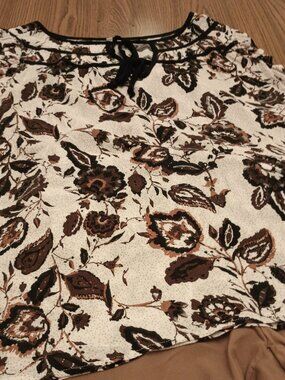 Maurices Size XXL Cream Top
